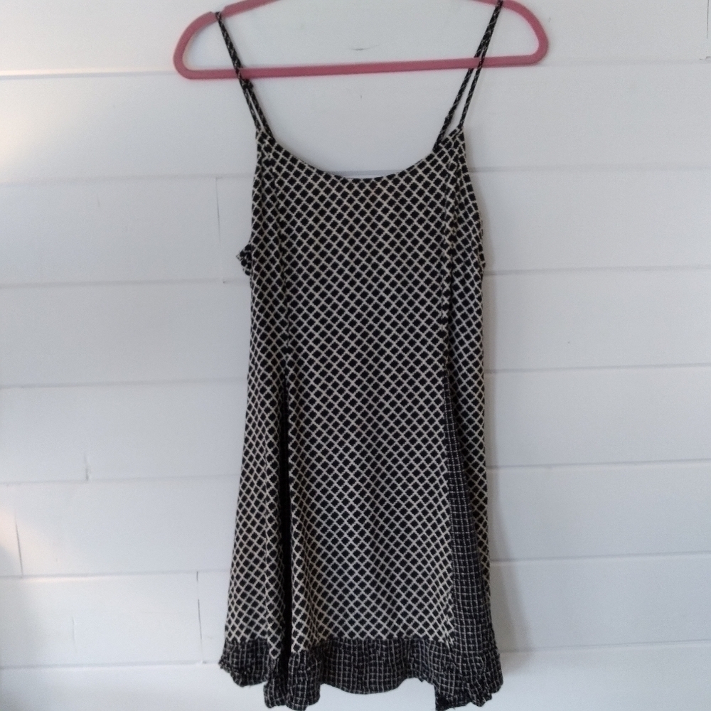 Hem & Thread black and cream geometric patterned paneled lightweight mini dress